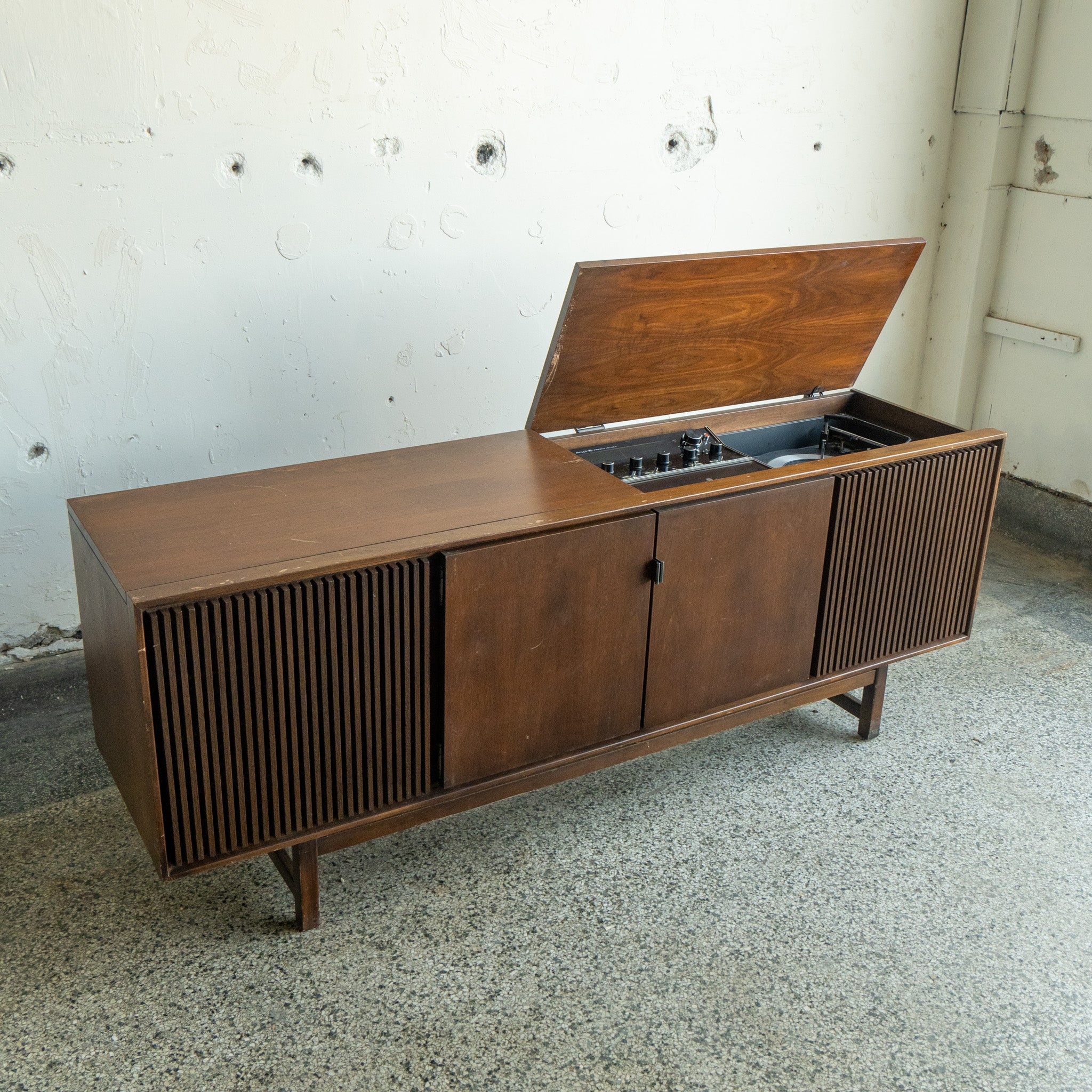 Philco Ford Phono Credenza